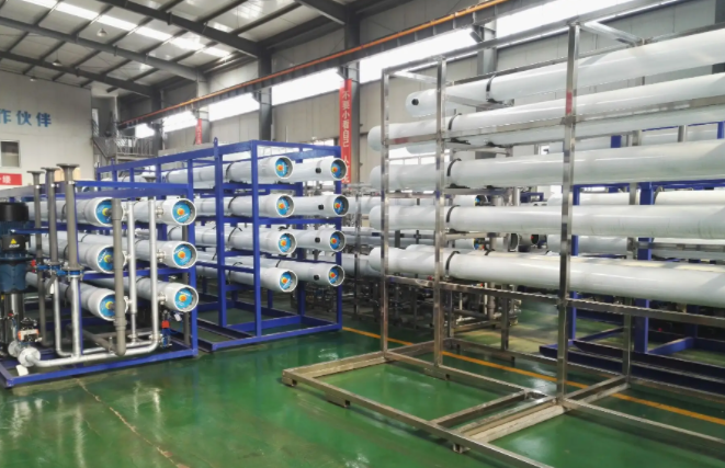 工業<a href=http://m.51tmw.com/fstcjssb/ target=_blank class=infotextkey>反滲透凈水設備</a>展示